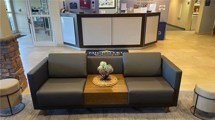 Microtel Inn & Suites Waynesburg Lobby