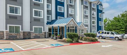 Microtel Inn & Suites by Wyndham Austin Exterior