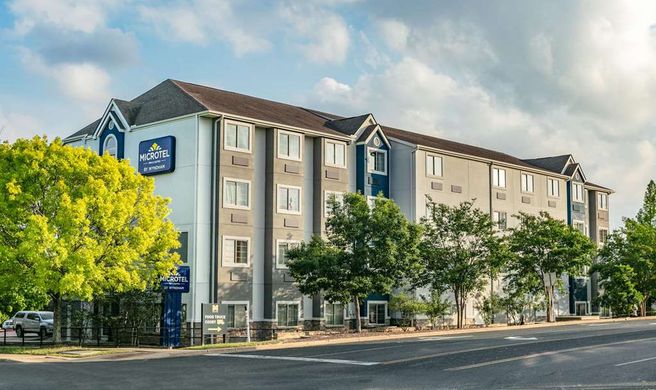 Microtel Inn & Suites by Wyndham Austin Exterior