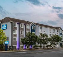 Microtel Inn & Suites by Wyndham Austin Exterior