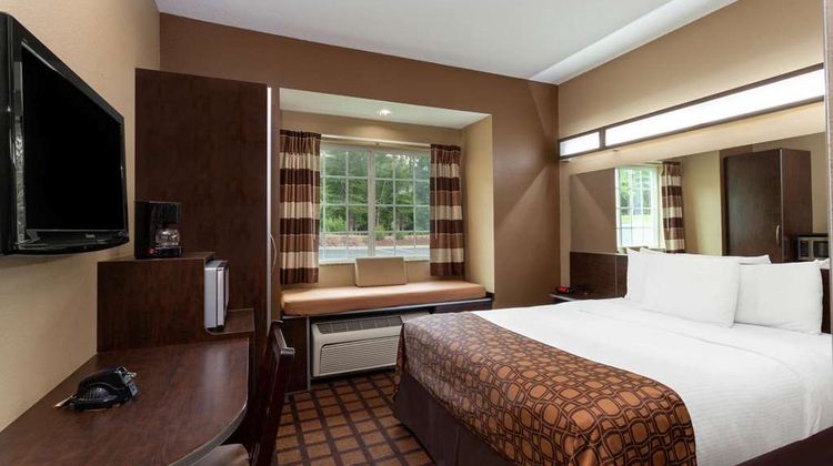 Microtel Inn & Suites at Fort Jackson Room