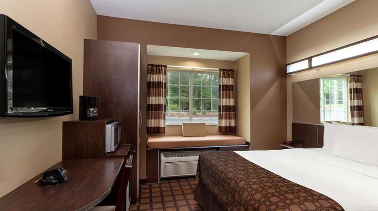 Microtel Inn & Suites at Fort Jackson Room