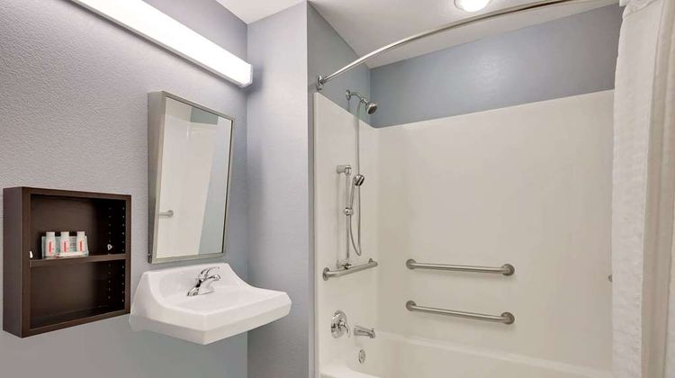 Microtel Inn & Suites by Wyndham Geneva Room