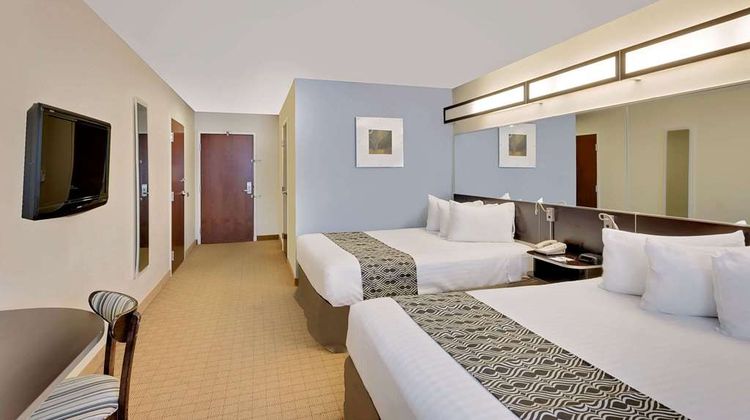 Microtel Inn & Suites by Wyndham Geneva Room