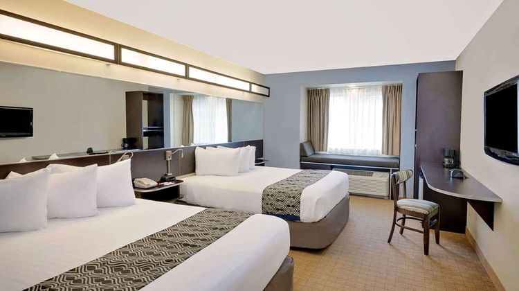 Microtel Inn & Suites by Wyndham Geneva Room