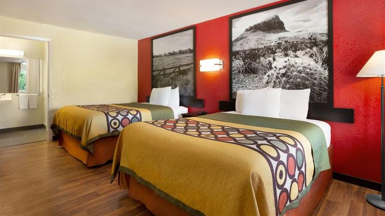 Super 8 Corsicana Room