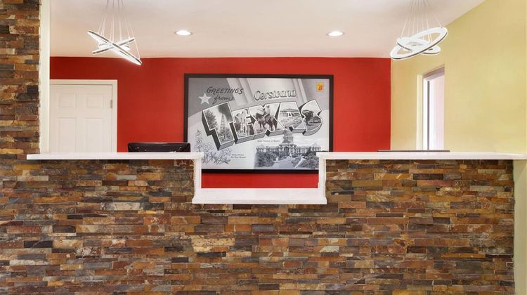 Super 8 Corsicana Lobby