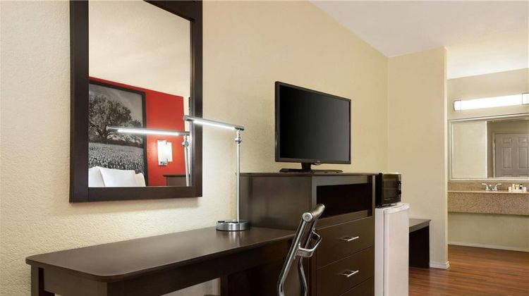 Super 8 Corsicana Room