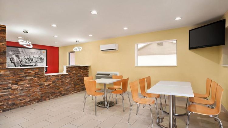 Super 8 Corsicana Lobby