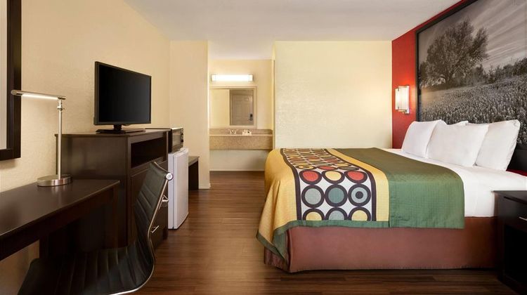 Super 8 Corsicana Room
