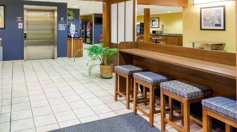 <b>Microtel Inn & Suites Dickson Lobby</b>. Images powered by <a href="https://iceportal.shijigroup.com/" title="IcePortal" target="_blank">IcePortal</a>.