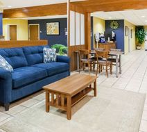 Microtel Inn & Suites Dickson Lobby