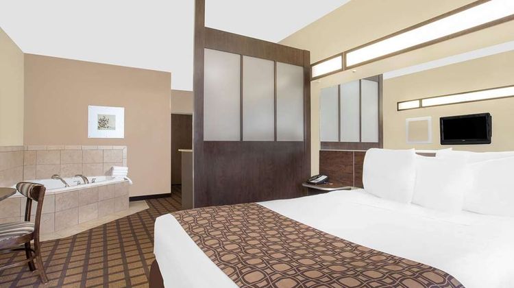 Microtel Inn & Suites Mansfield Suite