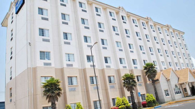 Microtel Inn & Suites by Wyndham Toluca Exterior