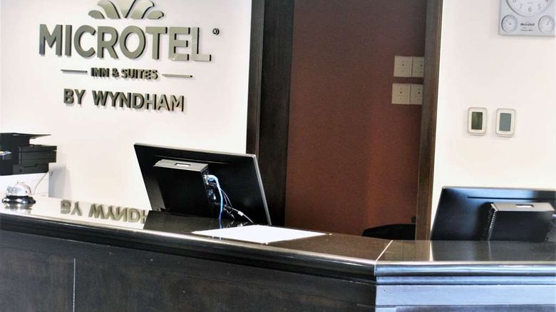 <b>Microtel Inn & Suites by Wyndham Toluca Lobby</b>. Images powered by <a href="https://iceportal.shijigroup.com/" title="IcePortal" target="_blank">IcePortal</a>.