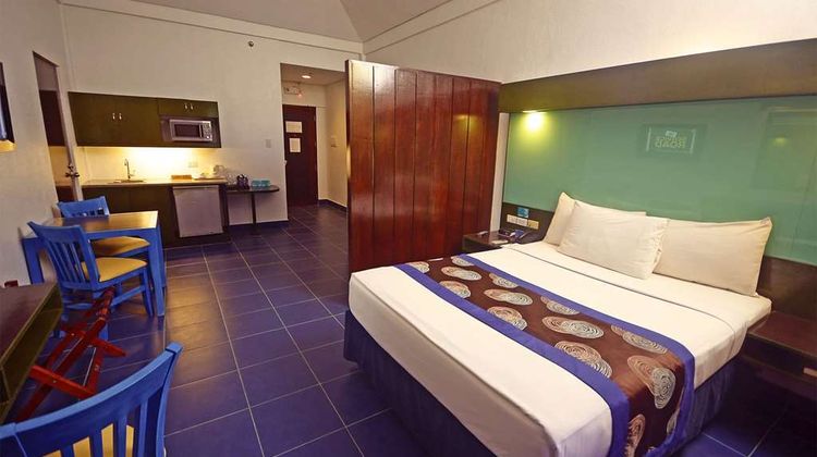 Microtel Inn & Suites Puerto Princesa Room