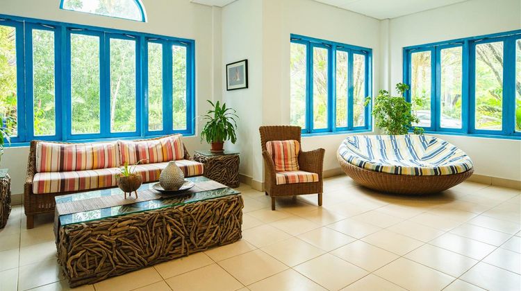 Microtel Inn & Suites Puerto Princesa Lobby