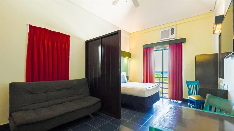 Microtel Inn & Suites Puerto Princesa Suite