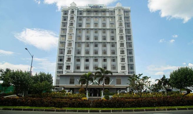 Microtel Inn & Suites at Mall of Asia Exterior