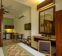 Microtel Inn & Suites at Mall of Asia Room