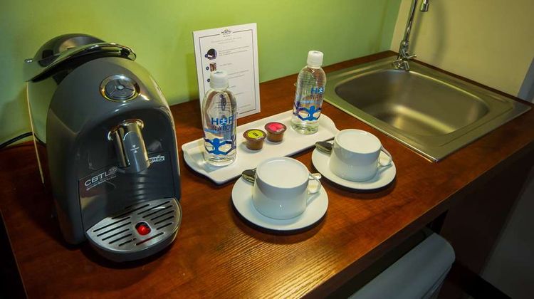 Microtel Inn & Suites at Mall of Asia Room