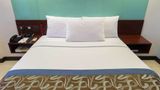 Microtel Inn & Suites at Mall of Asia Room