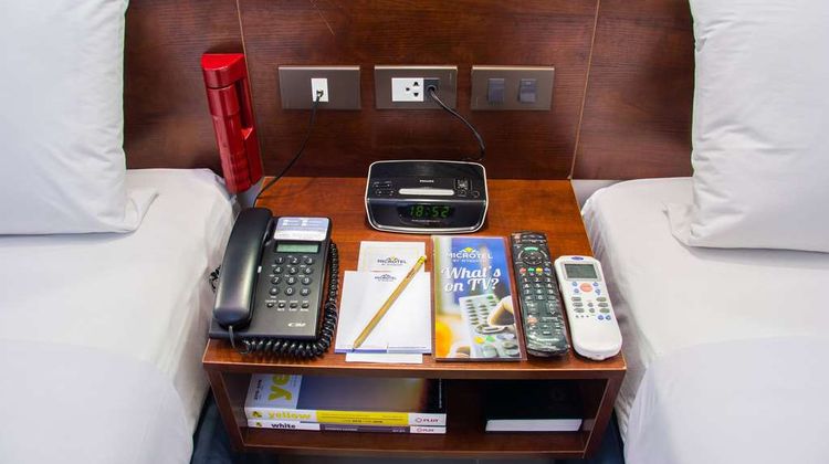 Microtel Inn & Suites at Mall of Asia Room