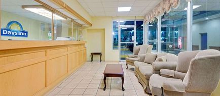Days Inn Waynesboro Lobby
