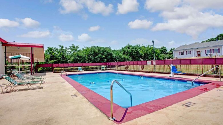 <b>Days Inn Knoxville West Pool</b>. Images powered by <a href="https://iceportal.shijigroup.com/" title="IcePortal" target="_blank">IcePortal</a>.