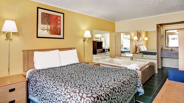 <b>Days Inn Knoxville West Room</b>. Images powered by <a href="https://iceportal.shijigroup.com/" title="IcePortal" target="_blank">IcePortal</a>.