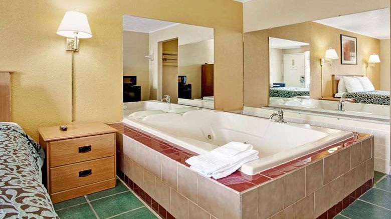 <b>Days Inn Knoxville West Room</b>. Images powered by <a href="https://iceportal.shijigroup.com/" title="IcePortal" target="_blank">IcePortal</a>.