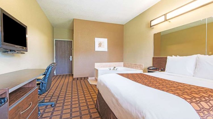 Microtel Inn & Suites Montgomery Room