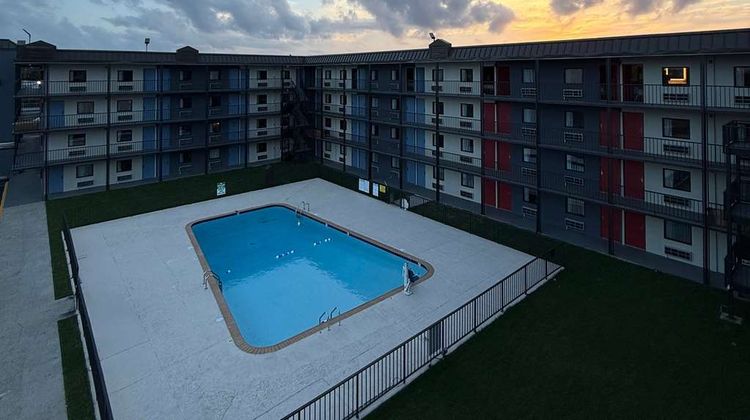 Days Inn New Orleans Airport Pool