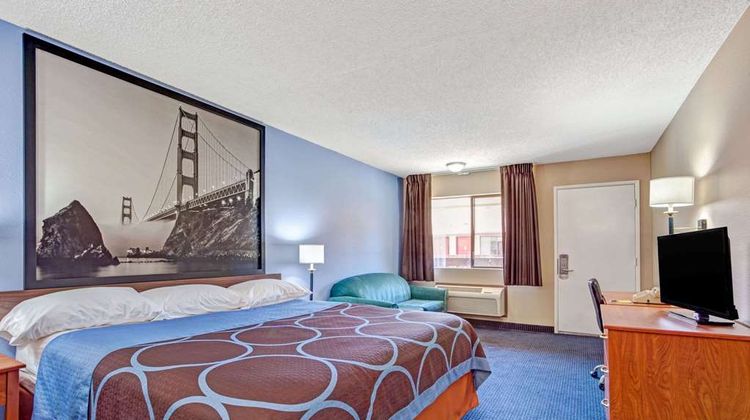 Super 8 Albany Room