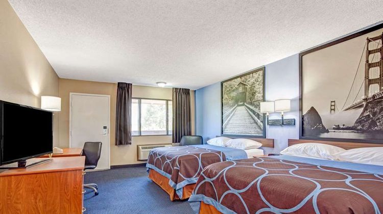 Super 8 Albany Room