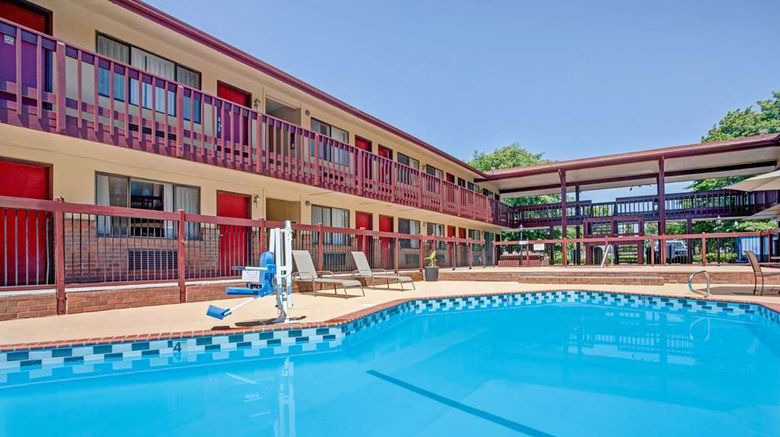 <b>Super 8 Albany Pool</b>. Images powered by <a href="https://iceportal.shijigroup.com/" title="IcePortal" target="_blank">IcePortal</a>.