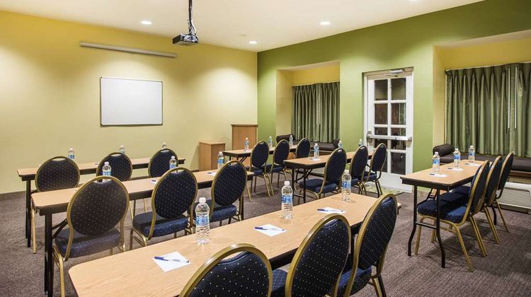Microtel Inn & Suites by Wyndham Opelika Meeting