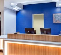 Microtel Inn & Suites by Wyndham Opelika Lobby