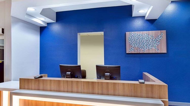 Microtel Inn & Suites by Wyndham Opelika Lobby