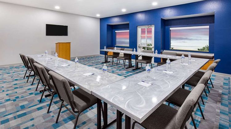 Microtel Inn & Suites by Wyndham Opelika Meeting