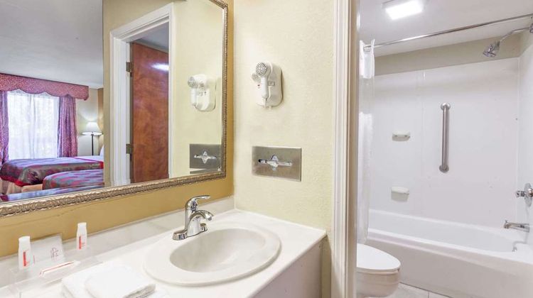Ramada Lebanon Room