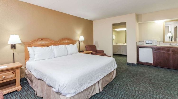 Ramada Lebanon Suite