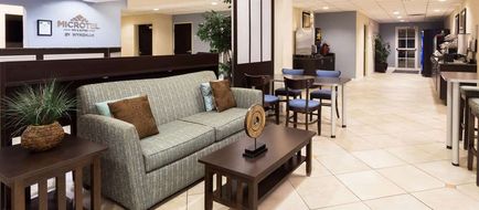 Microtel Inn & Suites Weeki Wachee Lobby