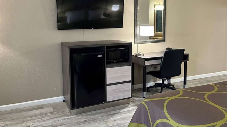 Super 8 - Harrison OH Room