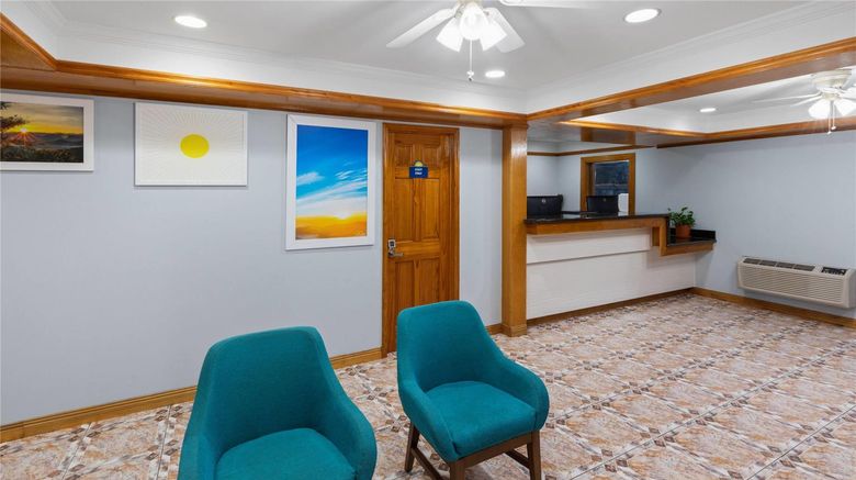 <b>Days Inn Slidell Lobby</b>. Images powered by <a href="https://iceportal.shijigroup.com/" title="IcePortal" target="_blank">IcePortal</a>.