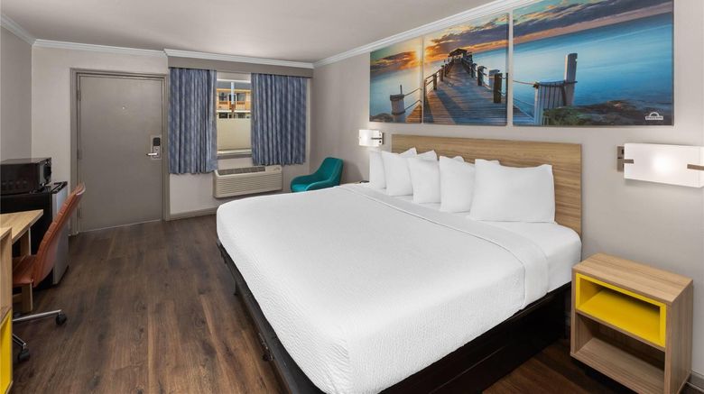 <b>Days Inn Slidell Room</b>. Images powered by <a href="https://iceportal.shijigroup.com/" title="IcePortal" target="_blank">IcePortal</a>.