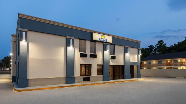 <b>Days Inn Slidell Exterior</b>. Images powered by <a href="https://iceportal.shijigroup.com/" title="IcePortal" target="_blank">IcePortal</a>.