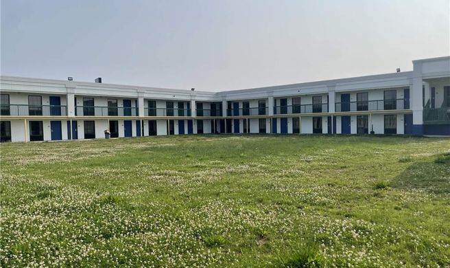Days Inn & Suites York Exterior