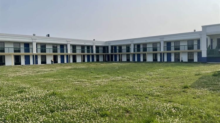 Days Inn & Suites York Exterior