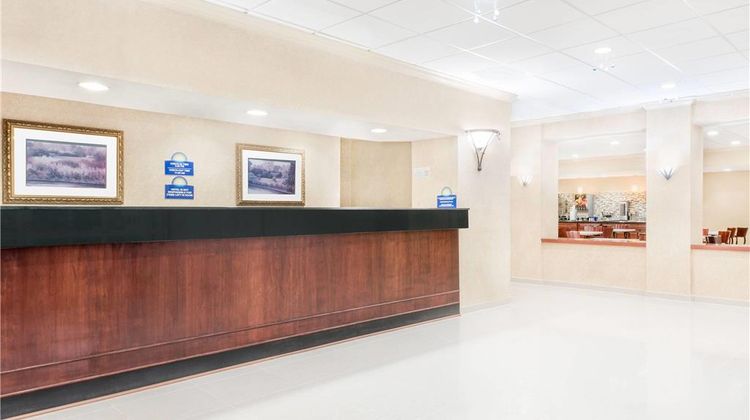 Days Inn & Suites York Lobby